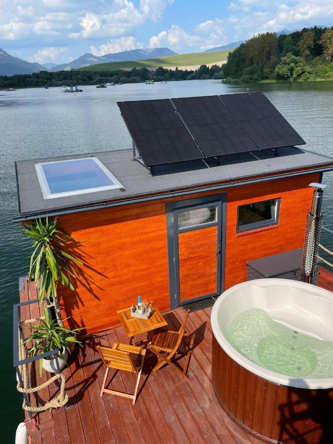 Hotel Aquachill Houseboat & Wellness Liptovský Trnovec Exterior foto