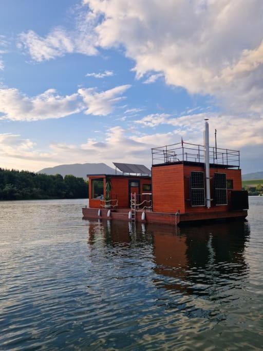 Hotel Aquachill Houseboat & Wellness Liptovský Trnovec Exterior foto