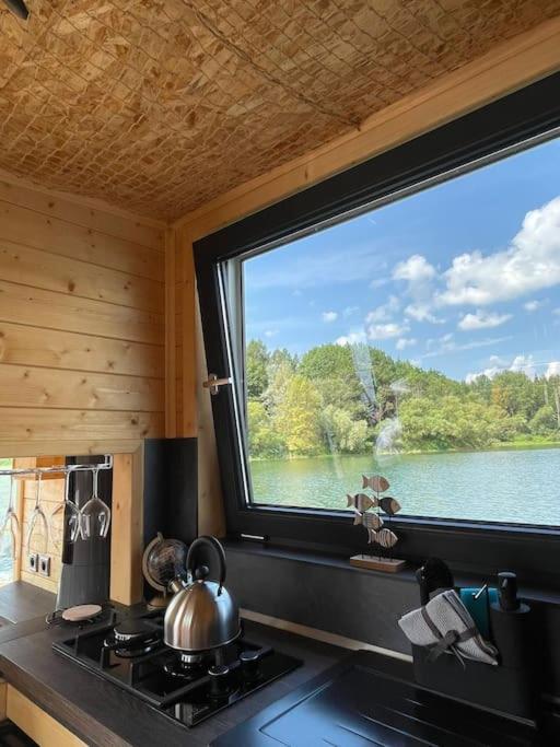 Hotel Aquachill Houseboat & Wellness Liptovský Trnovec Exterior foto