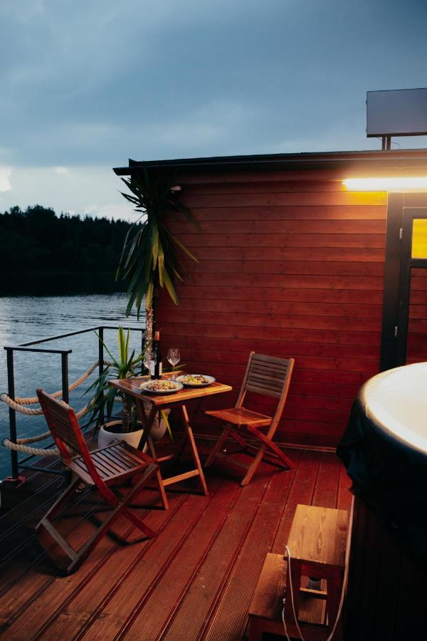 Hotel Aquachill Houseboat & Wellness Liptovský Trnovec Exterior foto