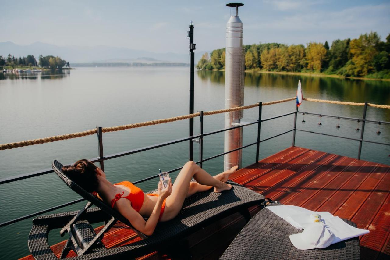Hotel Aquachill Houseboat & Wellness Liptovský Trnovec Exterior foto