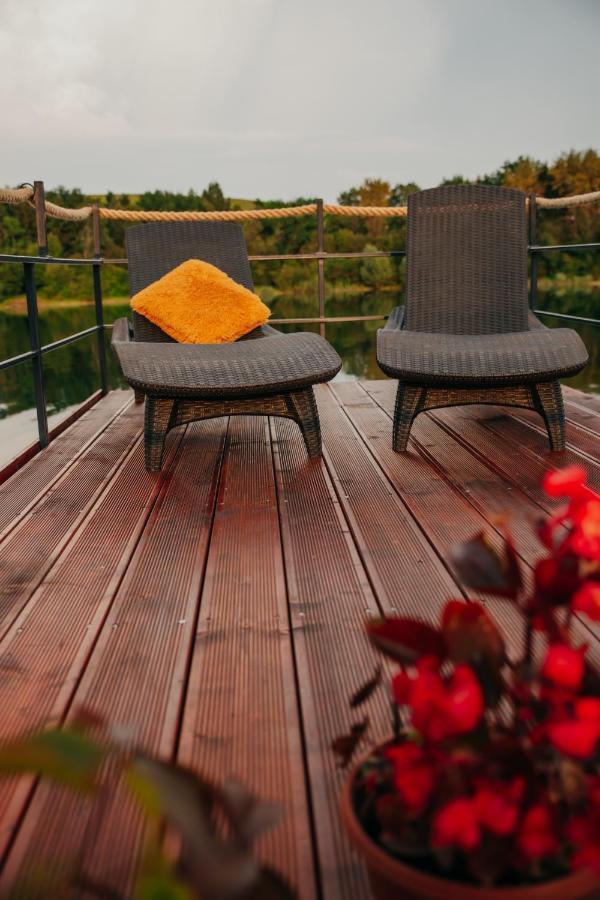 Hotel Aquachill Houseboat & Wellness Liptovský Trnovec Exterior foto