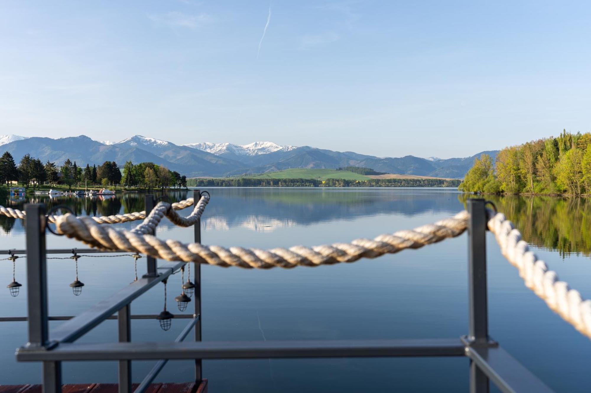 Hotel Aquachill Houseboat & Wellness Liptovský Trnovec Exterior foto