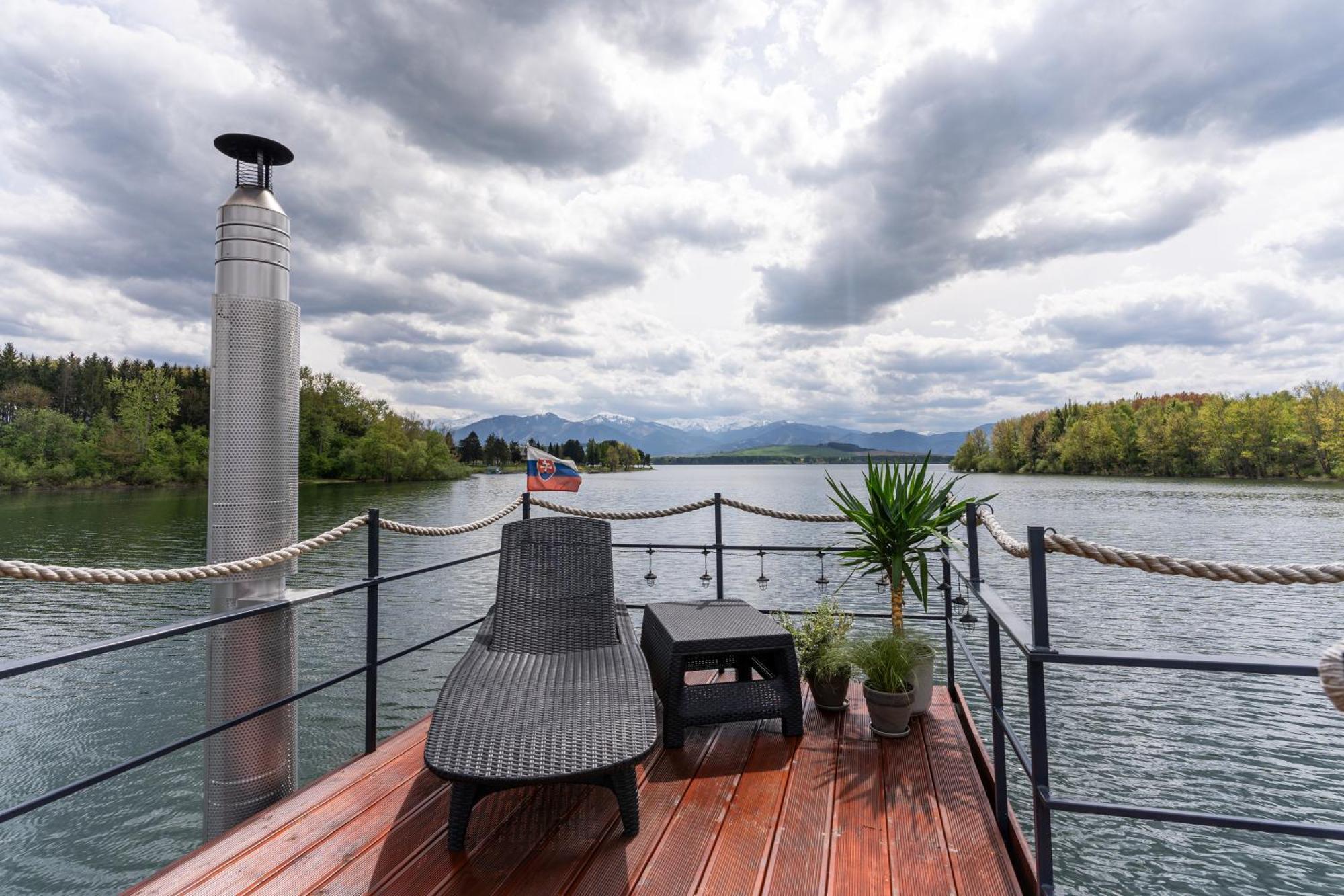 Hotel Aquachill Houseboat & Wellness Liptovský Trnovec Exterior foto